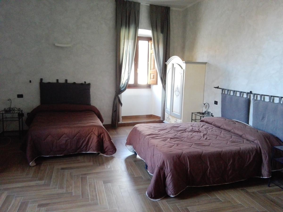 B&B Palazzo Cappa LʼAquila Buitenkant foto