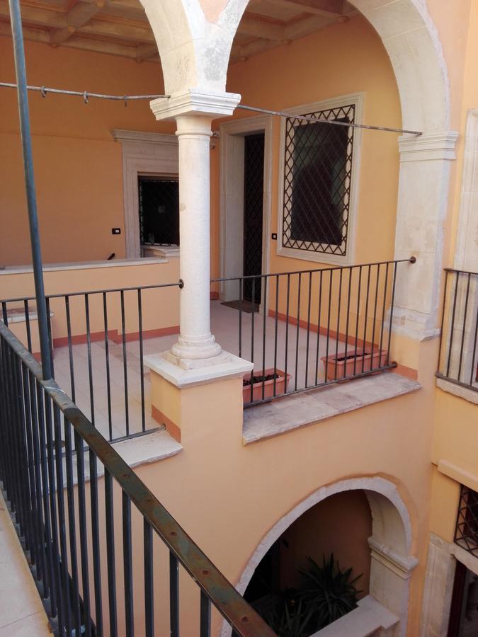 B&B Palazzo Cappa LʼAquila Buitenkant foto