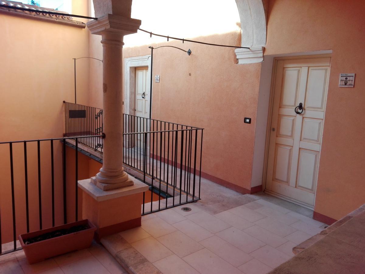 B&B Palazzo Cappa LʼAquila Buitenkant foto