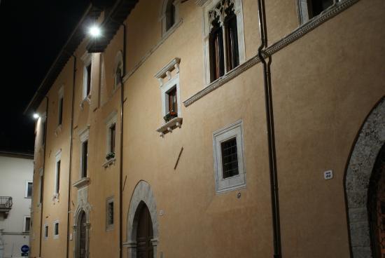B&B Palazzo Cappa LʼAquila Buitenkant foto