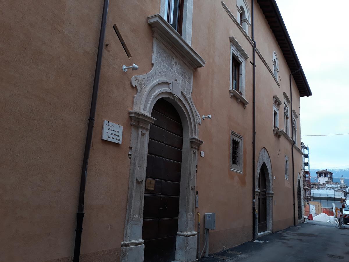 B&B Palazzo Cappa LʼAquila Buitenkant foto